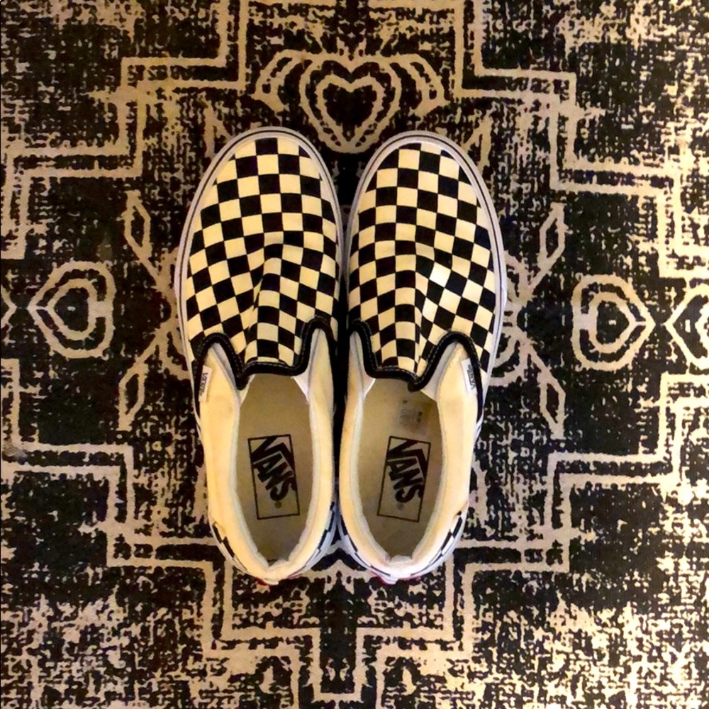Black and white checkered vans slides